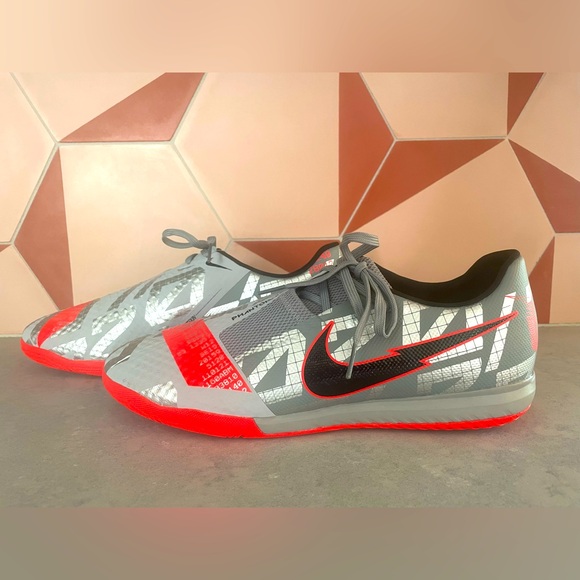 Nike Phantom Venom Academy Soccer Shoes - Picture 4 of 8